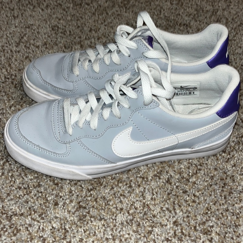 Nike Tennis Shoe Gray and Purple